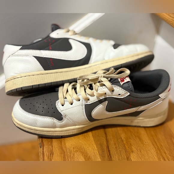 Nike Men's Black and Cream Sneakers - Picture 14 of 14